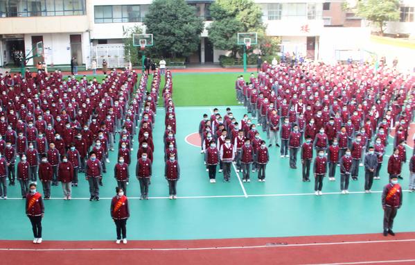 升旗仪式庄严肃穆