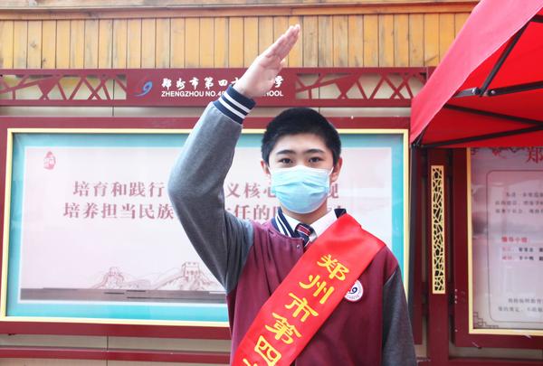 敬礼、老师您好！