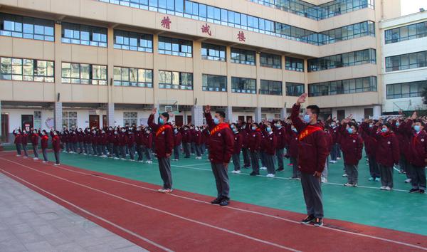 5全体学生向国旗敬礼 (1)