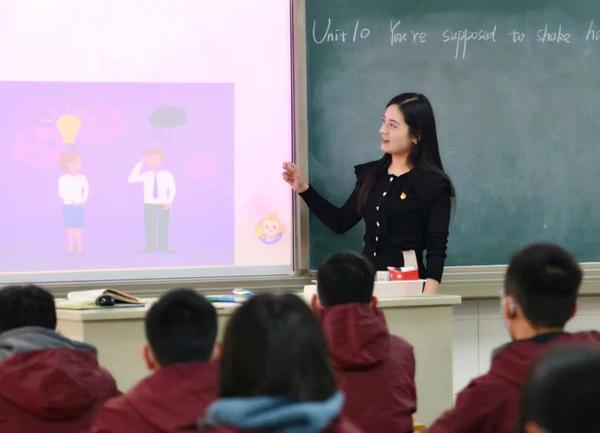 省级精品课一等奖获得者乔明言老师正在给学生授课