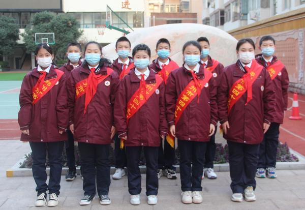 乐善六班礼仪队