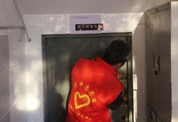 郑州49中防汛演练 (5)