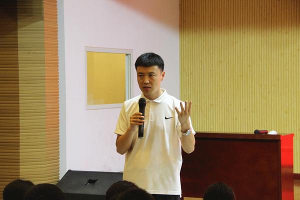 郑州49中政教主任徐光辉进行专题培训