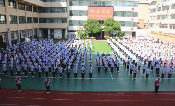 郑州49中举行升旗仪式