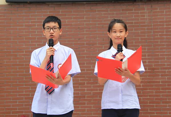 王晗苏、喻雪菡做国旗下演讲
