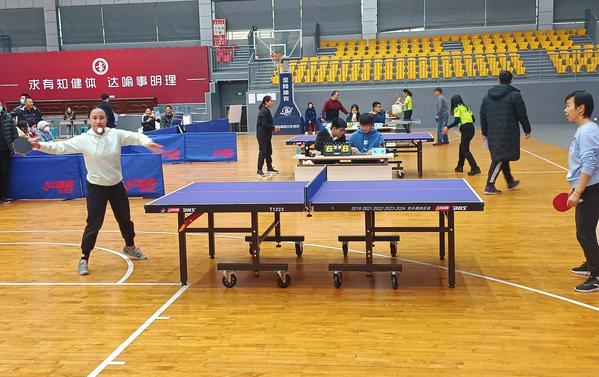 乒乓球比赛 (2)