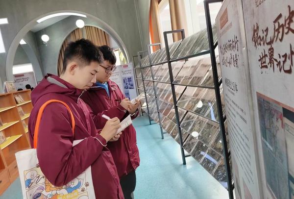 5同学们参观学习抗日纪念馆 (4)