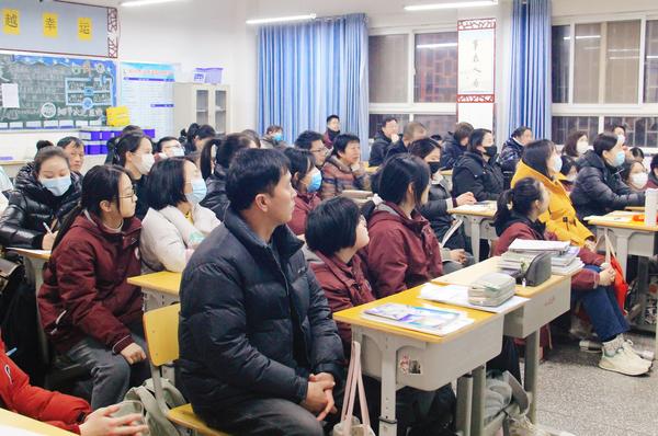 7.各班召开主题式家长会