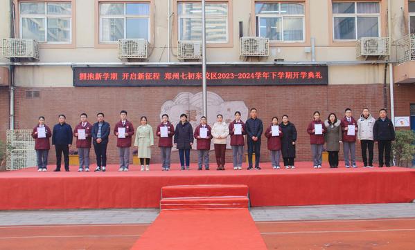 14党支部书记楚东升颁发九年级“昭德奖学金”奖