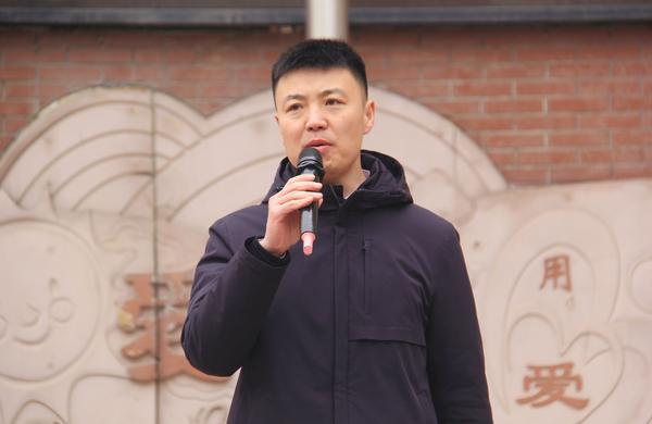 郑州七初东校区副校长徐光辉主持活动