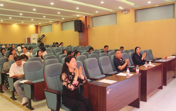 3全体教师参加活动