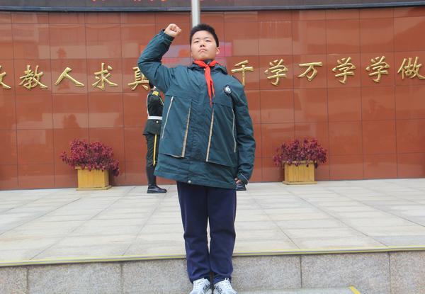 升旗仪式暨入团宣誓 (4)