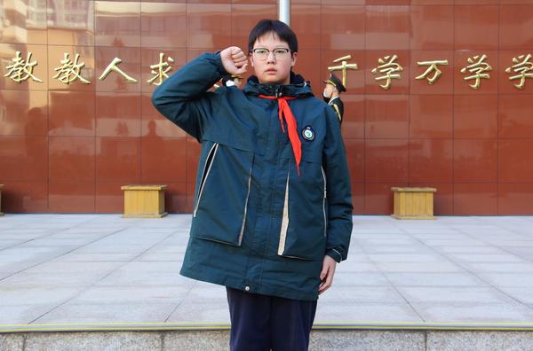 4汪子钦同学带领师生宣誓