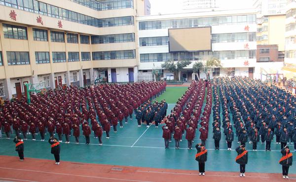 1郑州市第七初级中学东校区举行第三周升旗仪式