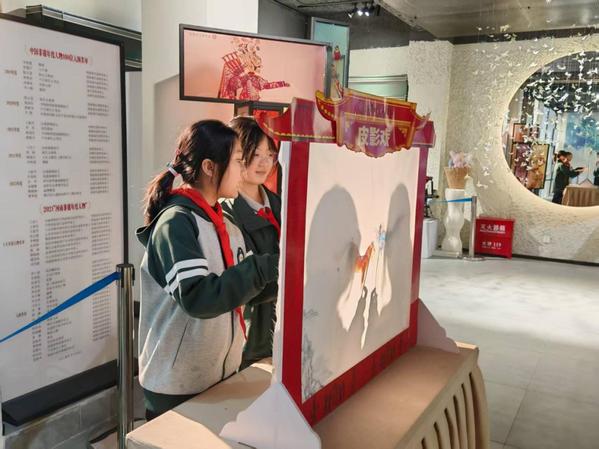 在互动中触摸文化根脉 (2)