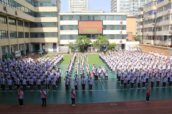 1郑州市第七初级中学东校区举行第十五周升旗仪式