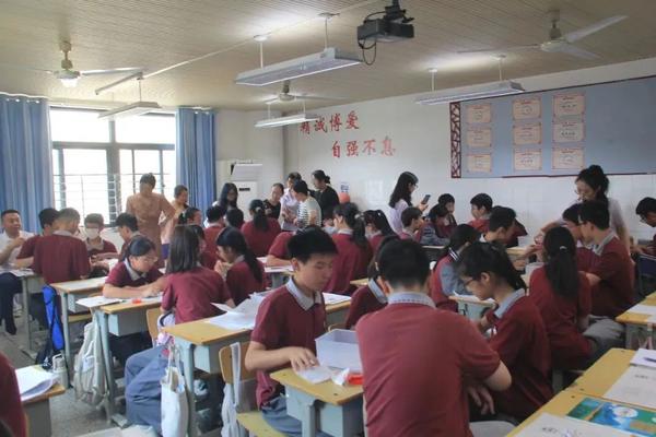 聚焦核心素养，探索课程变革 (3)